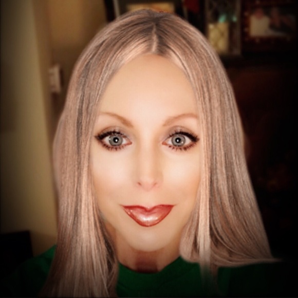 Meet your Posher, Christa - Picture 2 of 2